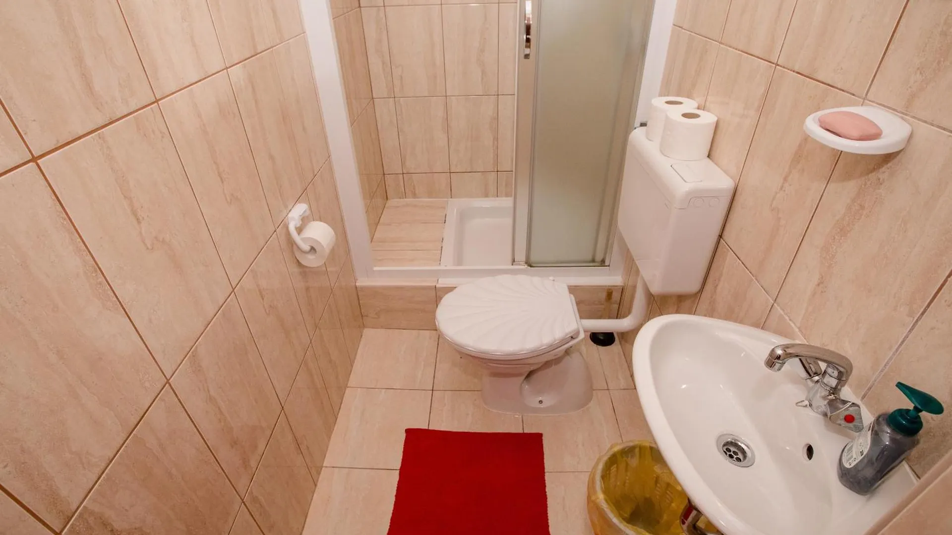 Fewo Daisy Mit Pool,Garten ,Grill ,Excellent Location Close To Rab Rab Town Apartment